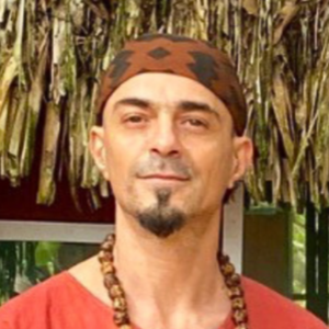 Roberto Tentiu, co-founder of Inner Flight Retreat, Shipibo apprentice, and Ayahuasca and Kambo facilitator, guiding healing ceremonies